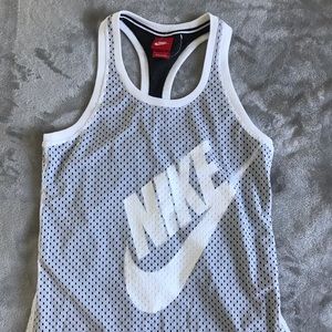 New nike workout tee